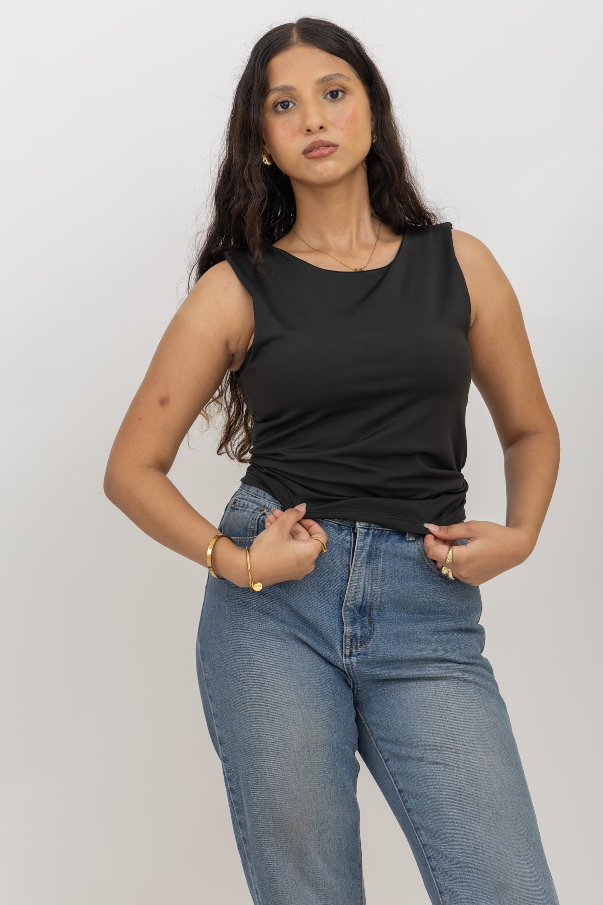 Round Sleeveless Top