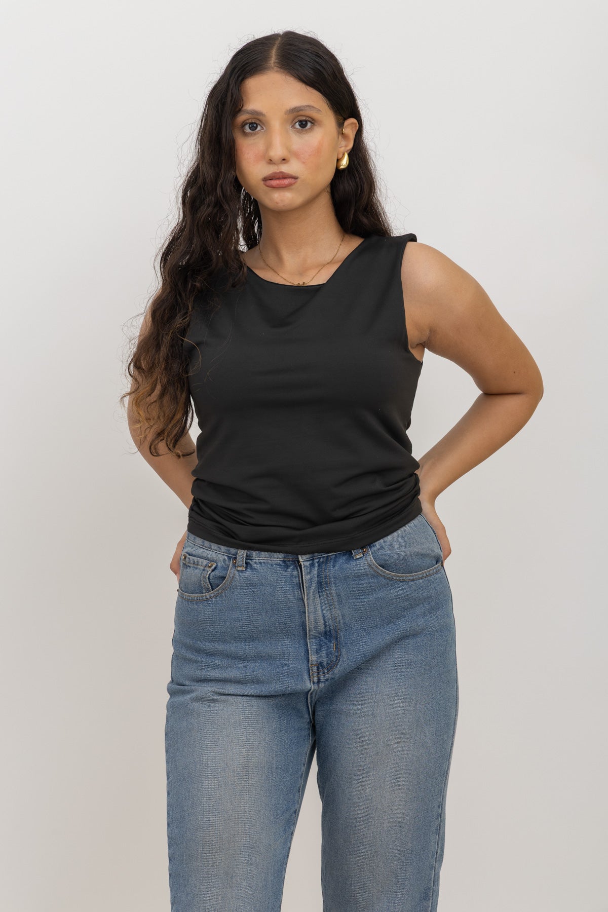 Round Sleeveless Top