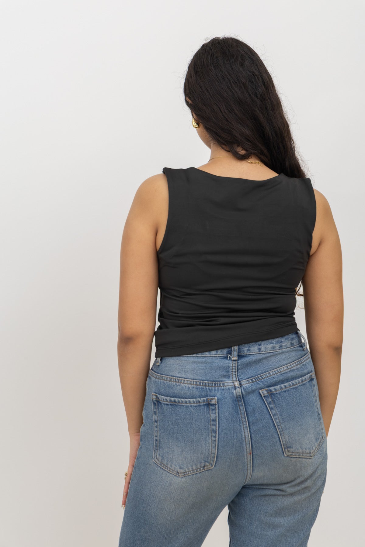 Round Sleeveless Top